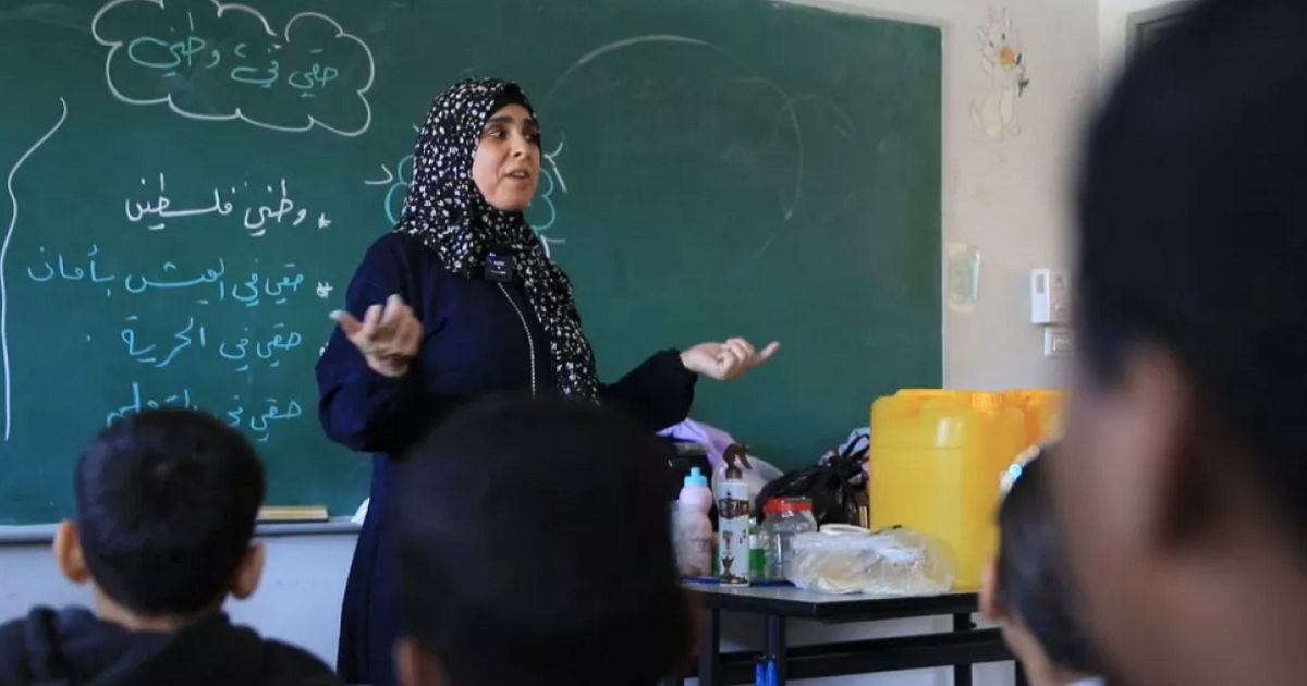 " التربية" في اليوم العالمي للمعلم : المعلم الفلسطيني طليعة الصمود والثبات وحمايته وصون حقوقه واجب استحقاقي